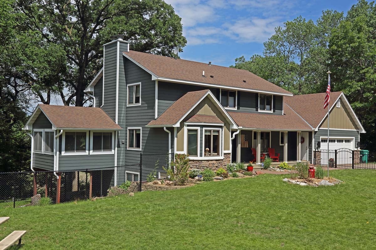 Siding James Hardie Cedarmill Lap Iron Grey, James Hardie Board and Batten Woodstock Brown