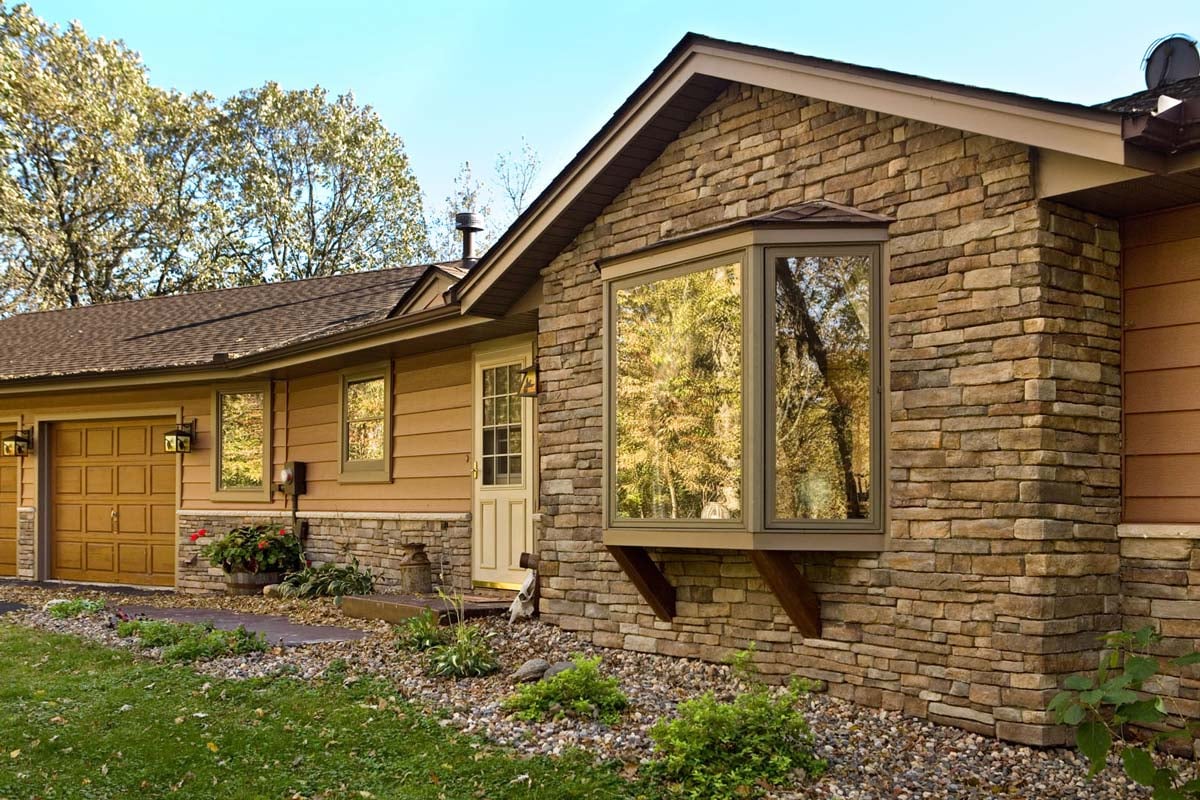 Siding Klauer Steel Two Toned, Provia Heritage Stone Natural Lakeside Ranch