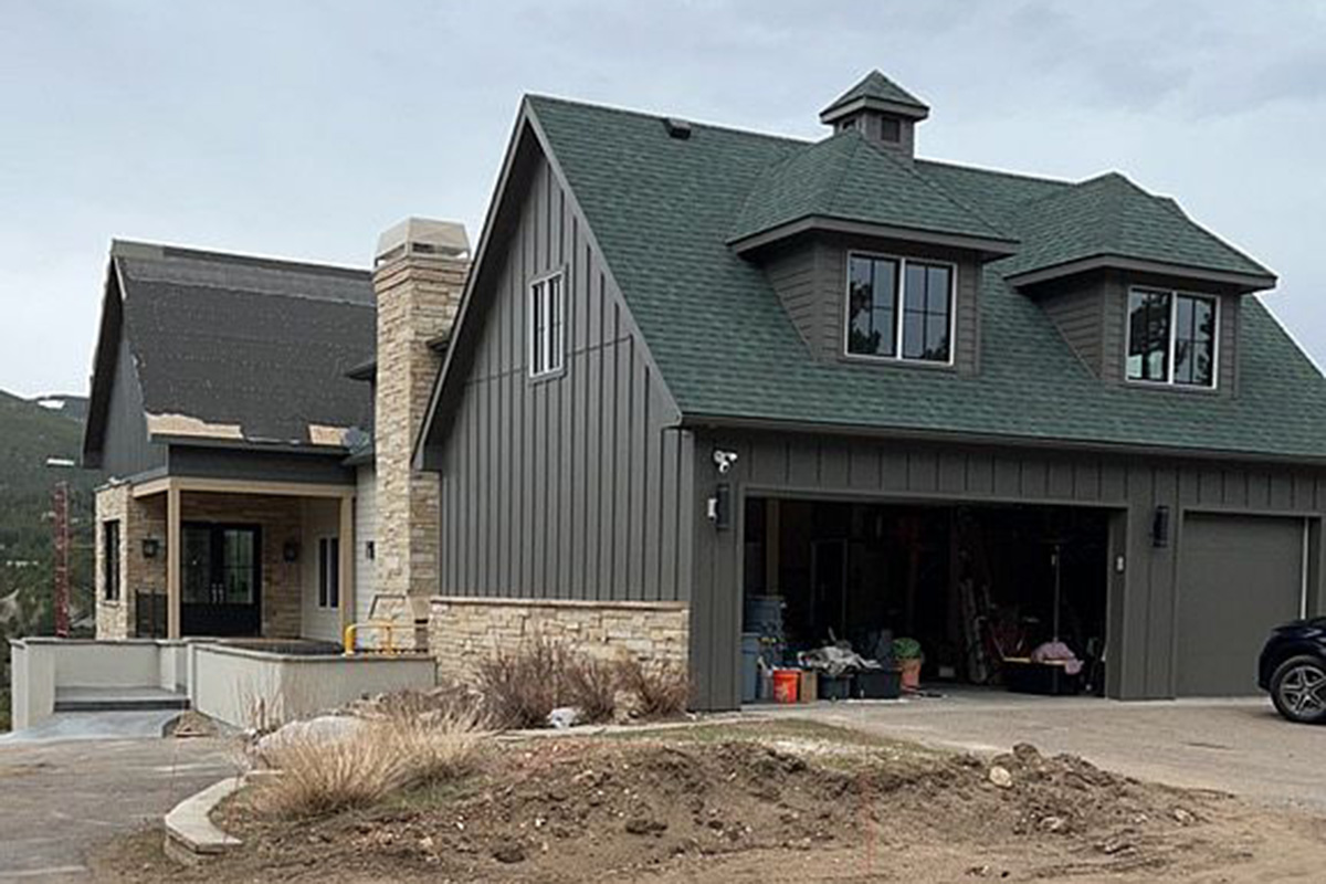 James Hardie HZ10 HardiePlank Cedarmill Lap Siding and James Hardie HZ5 HardieShingle Straight Edge Siding James Hardie HZ10 HardiePlank Cedarmill Lap Siding and James Hardie HZ5 HardieShingle Straight Edge Siding