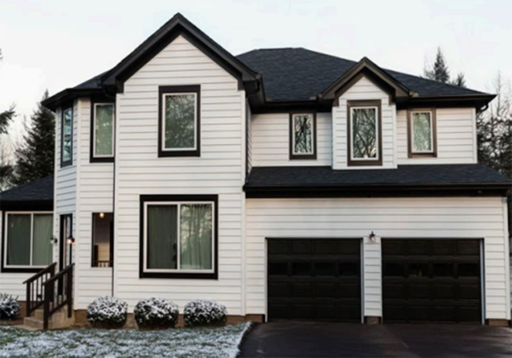 Mastic Vinyl Siding Structure in White