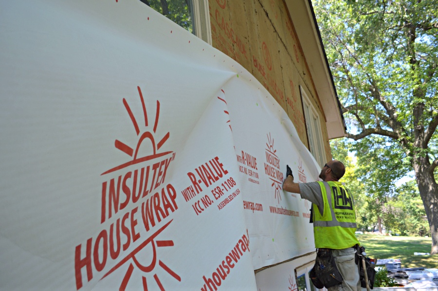 Insulated housewrap installation